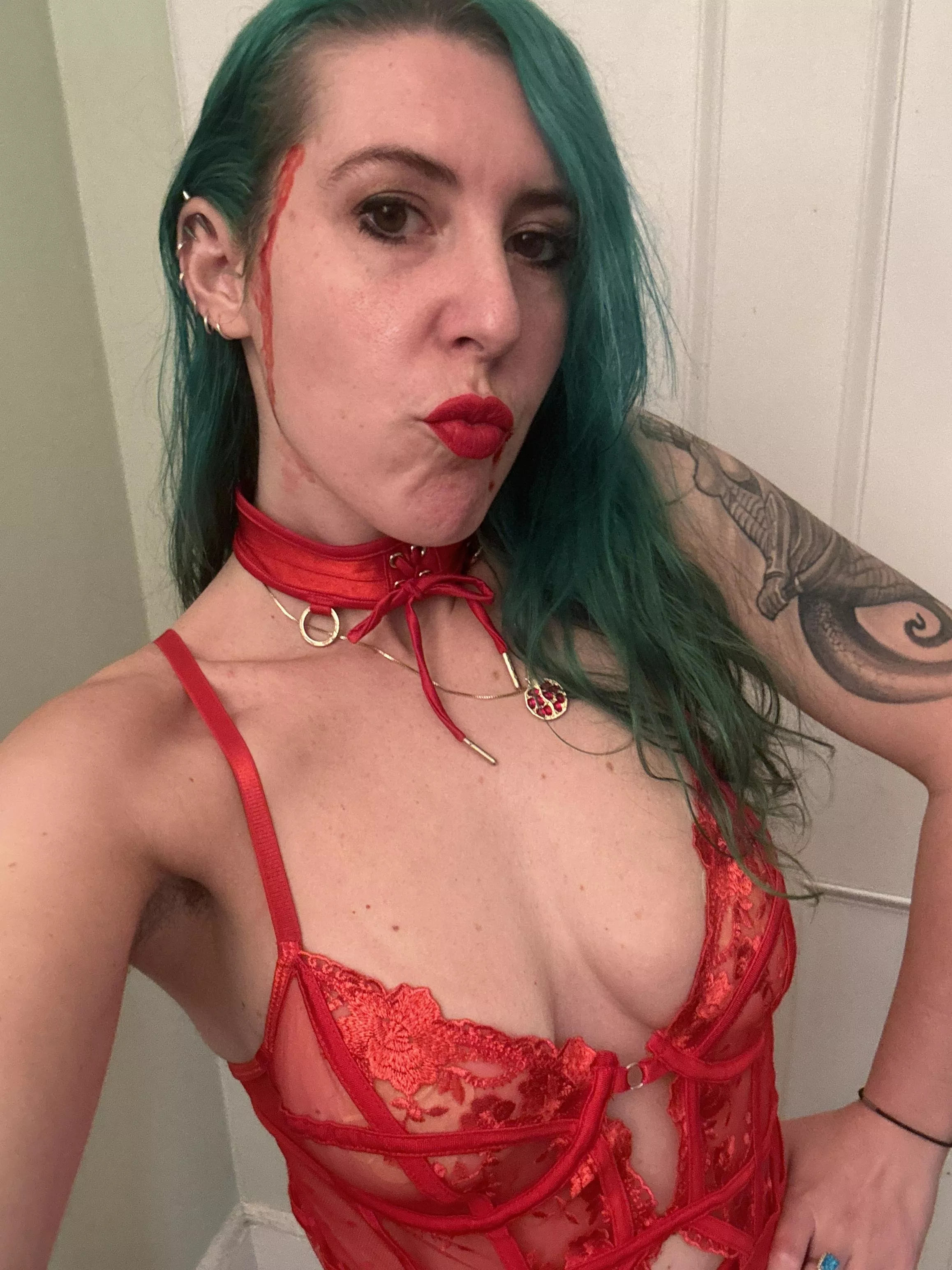 Lacey red pout