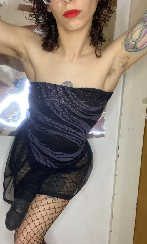 looking for a slave to obey this goddess	