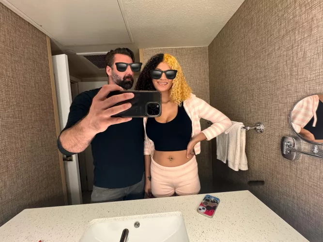 Looking for left leaning, 420 friendly f*ck buddies. couples and single women onmy please. 