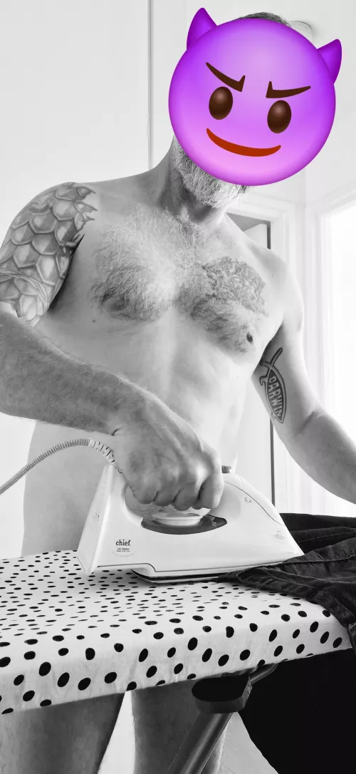 Naked ironing takes great care! 