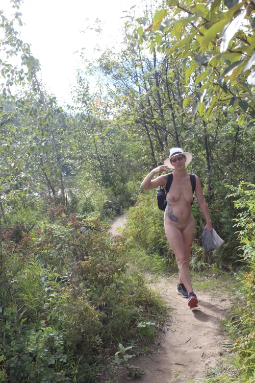 Once we finished at the beach it was Hike time! I was so Excited to go see pink tho!!