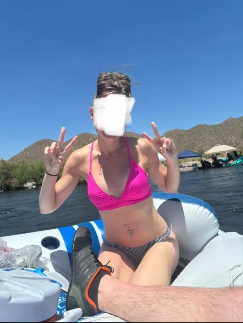 ONLY the following respond! White, Big muscles, attractive, males. Send pic of body and face or no response. MFM