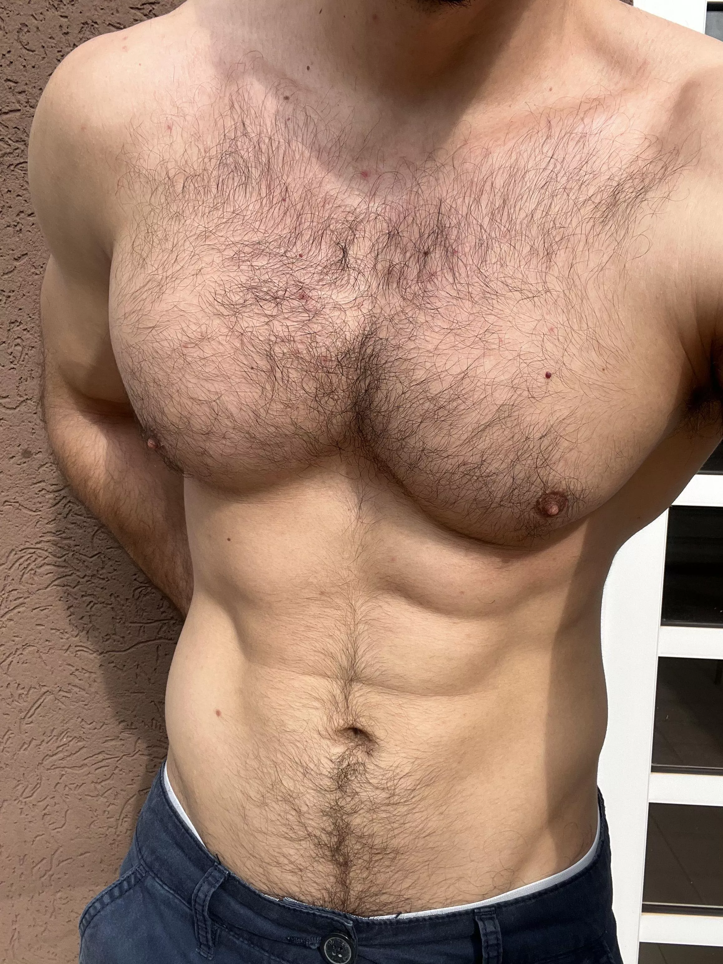 Pecs or abs, where do we begin? 💦