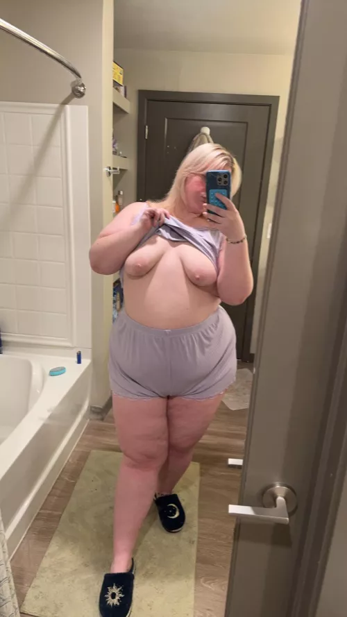 quick smoke sesh then off to work, posting a topless smoke sesh later!!! 