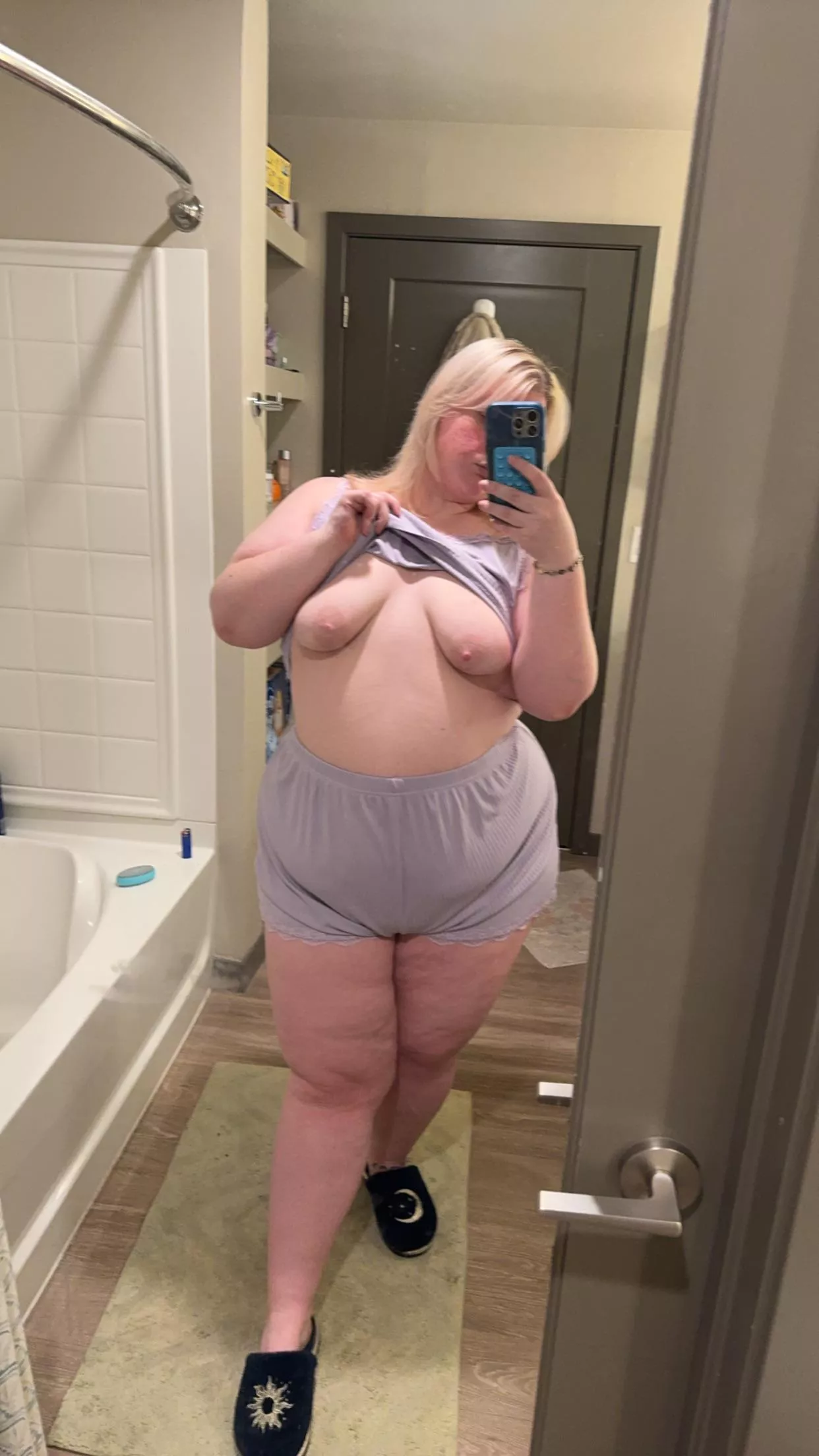 quick smoke sesh then off to work, posting a topless smoke sesh later!!! 