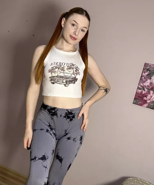 Red hair and narrow waist is the best combination