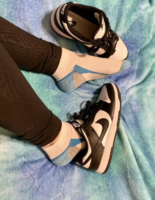 [Selling] Watching you get hot and bothered as I slowly remove my shoes and that smell from my socks hits you 😍💕