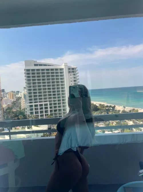 Sink your wood deep into my tanned body as waves crash against our passionate lovemaking session.