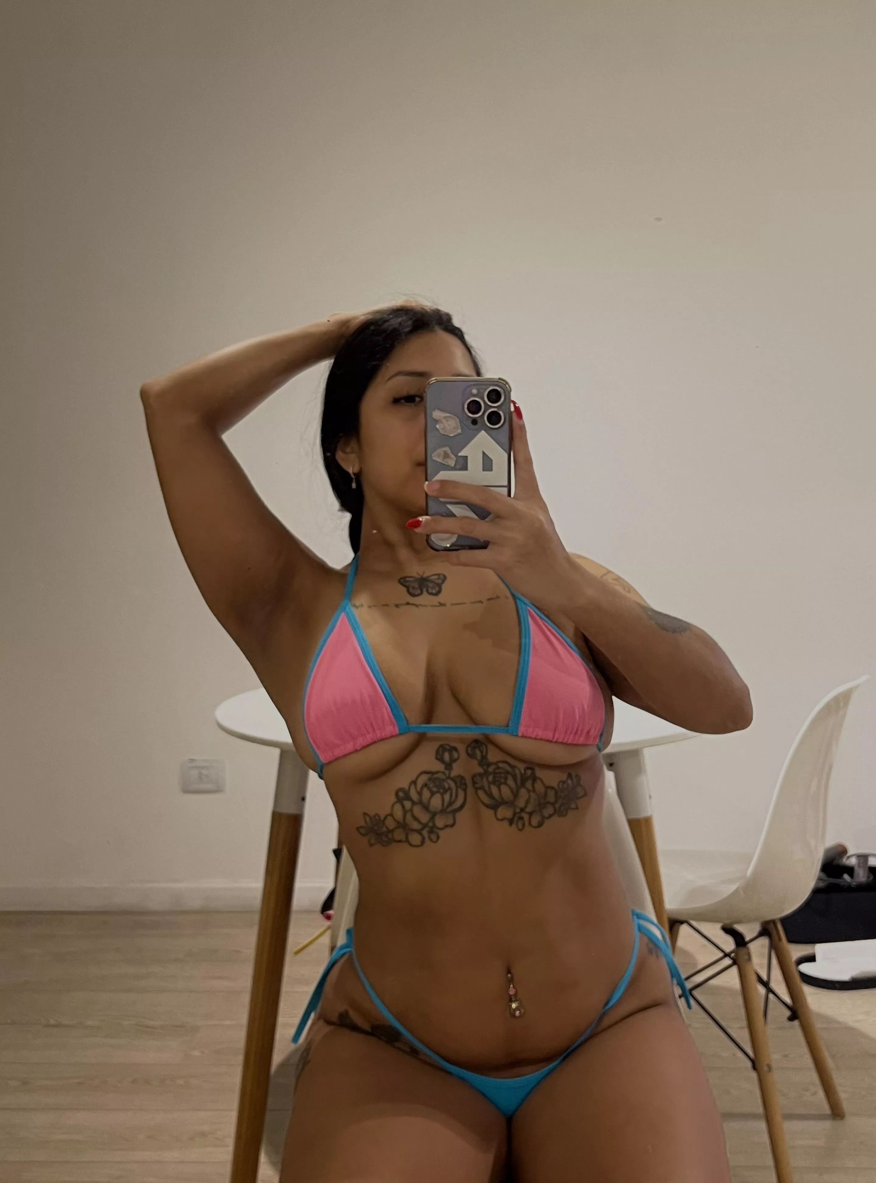 smell my armpits and tell me if u like if 