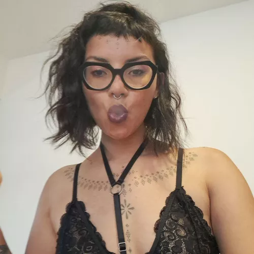 smoky and intellectual goddess 