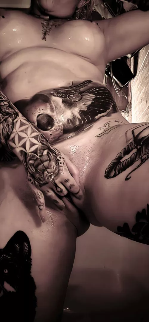 So bored of fucking myself, any of you want to fuck me….