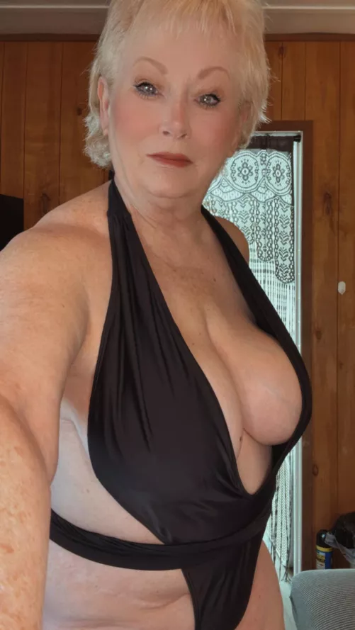 Some things just get better with age 😉 Rate the outfit!