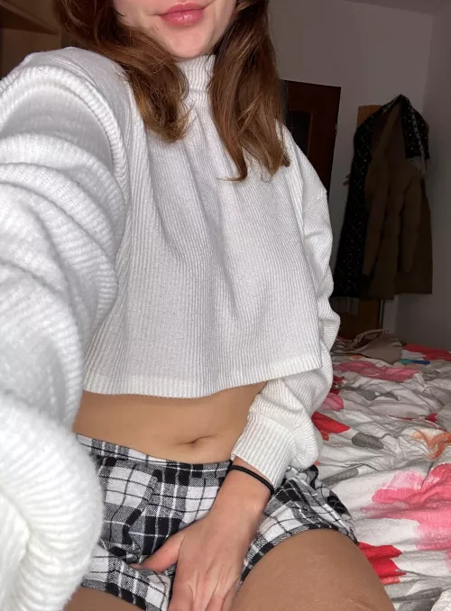 sometimes it’s hard to feel okay with ur croptop
