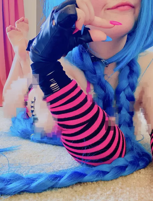 Tell Jinx your size and I’ll tell you if you deserve to have the pixels removed