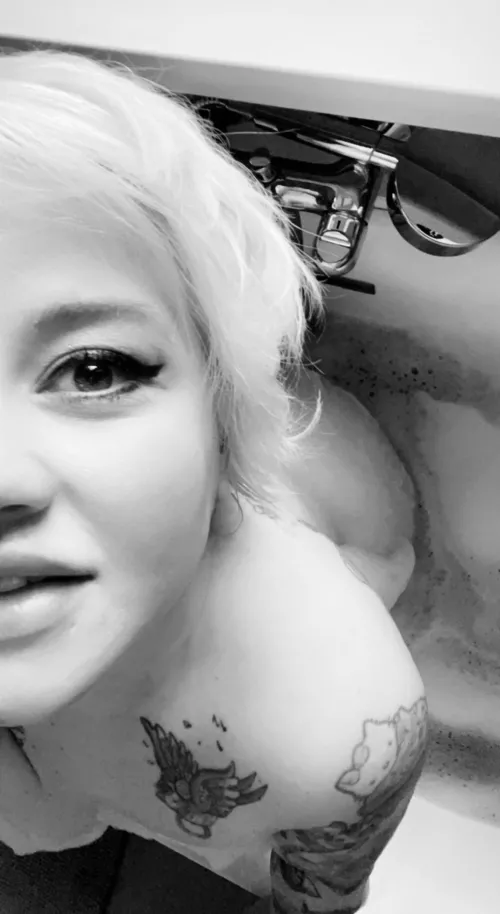 Tell me: Do u want me to look up tp you like that? 👀 🍆 💦 