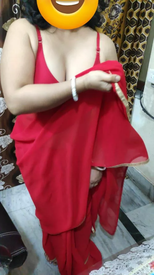 This time I forgot to wear the blouse.