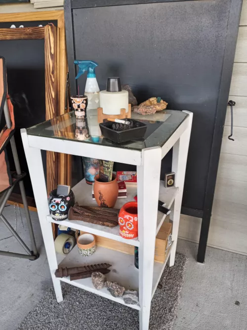 Thought the gf and I's smoking table could be appreciated here. Also I wanted to say happy Halloween everyone! And smoke up!