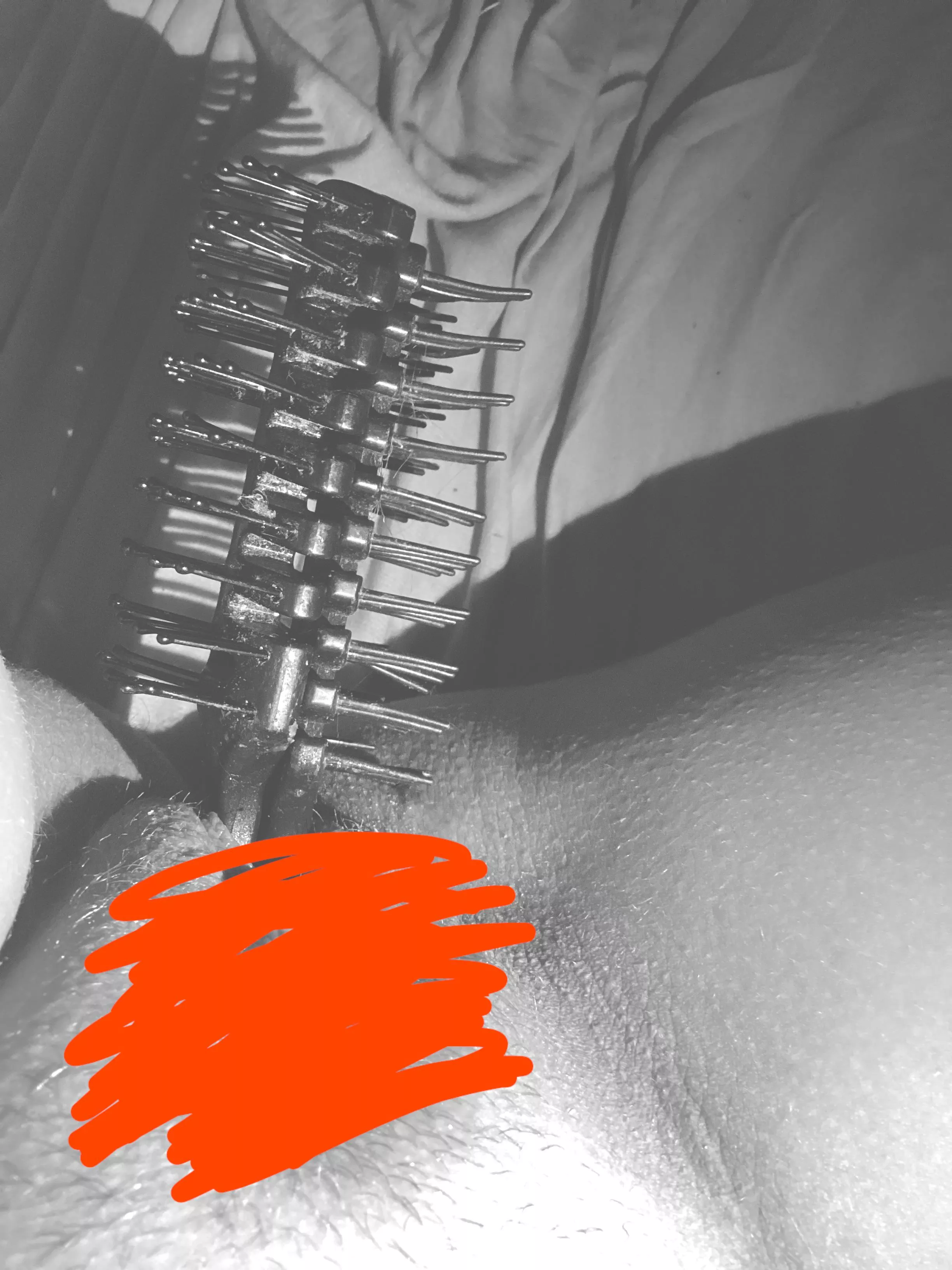 Tight pussy 2 hairbrushes🤭