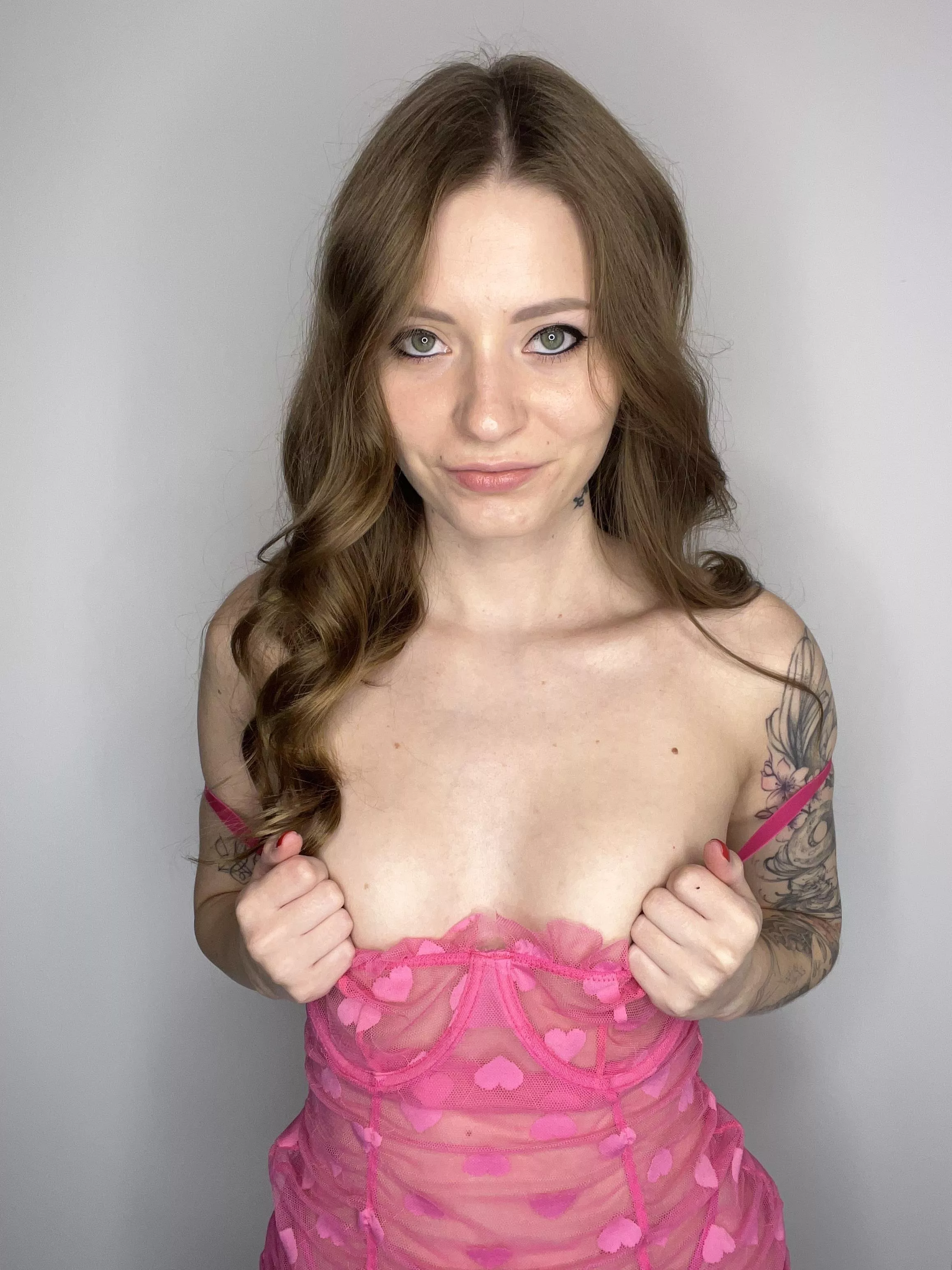 Trying to pull you in with my gaze 