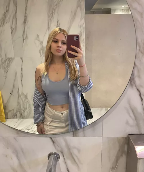 Upvote and see me naked in your dm's 🫶🏻