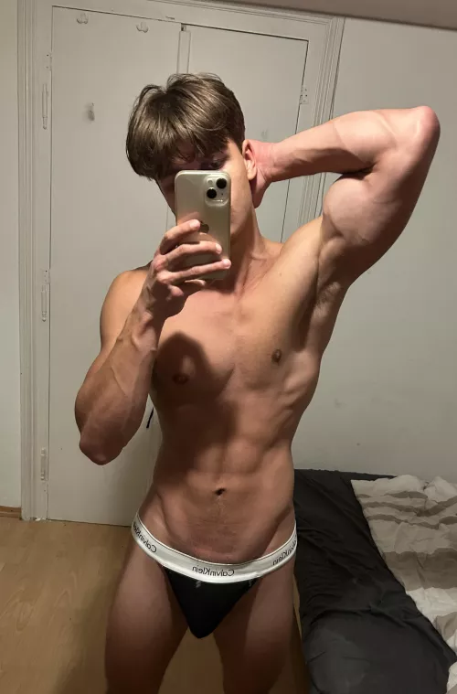 Wanna sniff my musky pit?