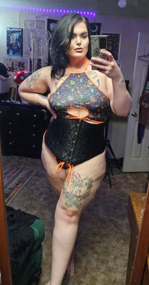 We hit 4k beautiful human beings in this sub! Thank you for the continued participation, and I hope it increases soon. I want to see more beautiful asses and tits!