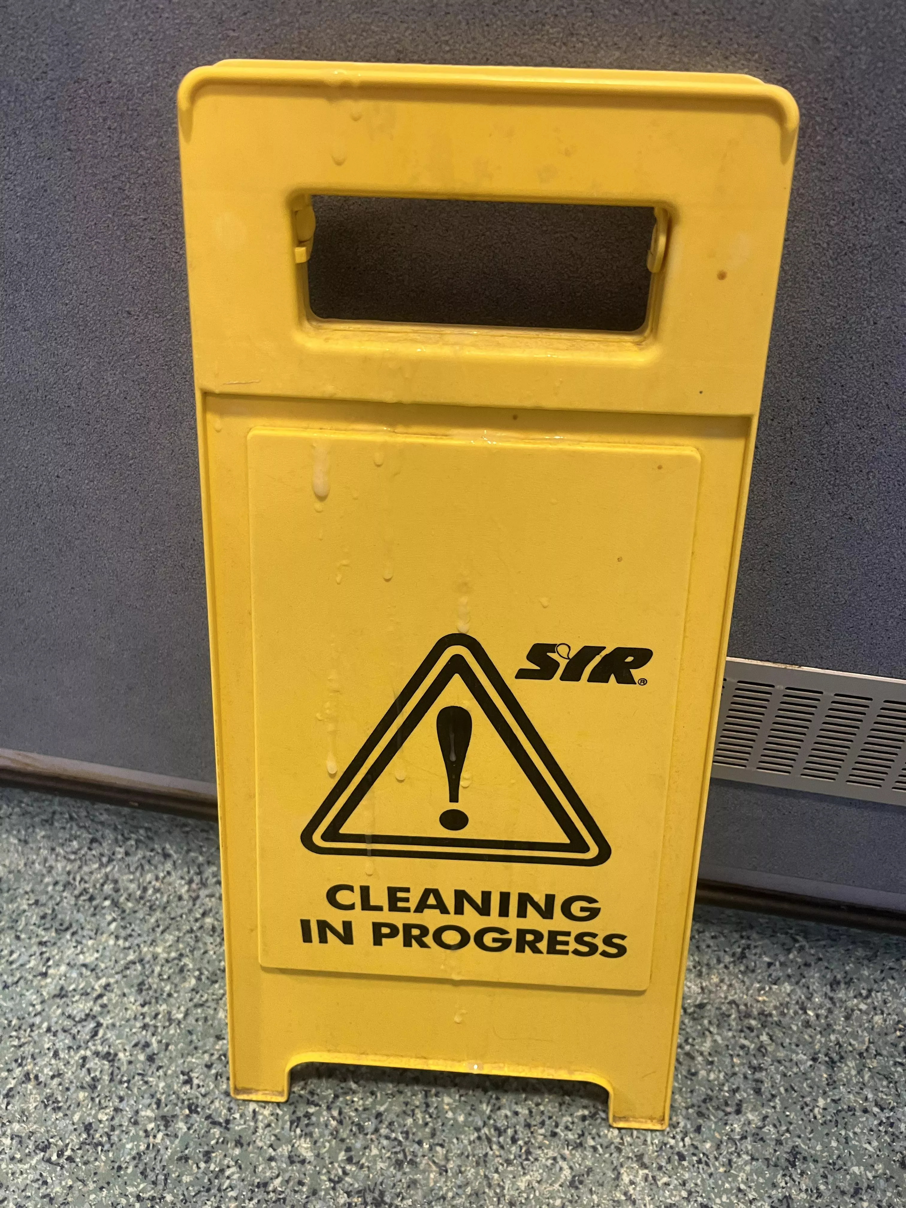 Wet Floor Sign (20)