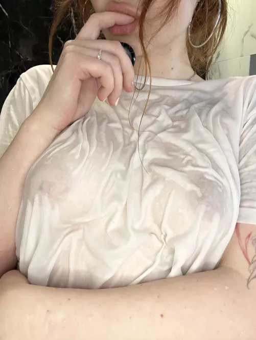 Wet readhead girl  want yr attention 