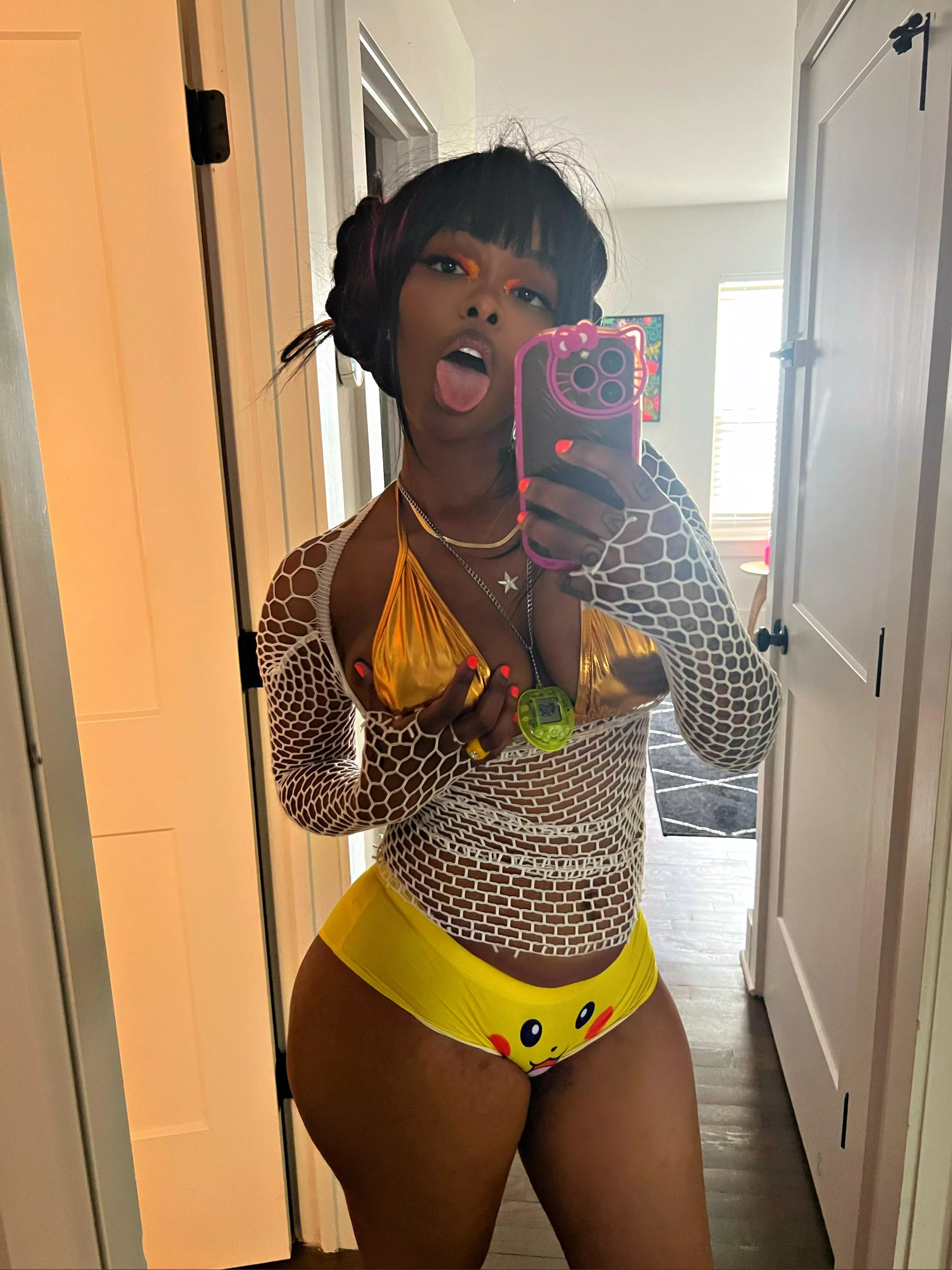 What’s your favorite feature on my body ;3 