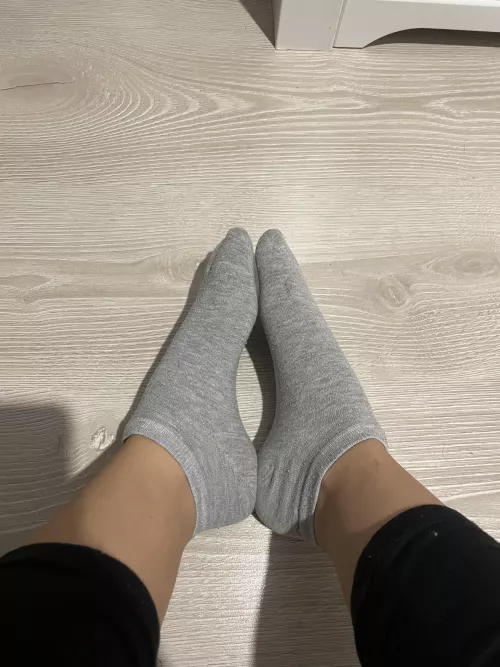 Would you play with my feet