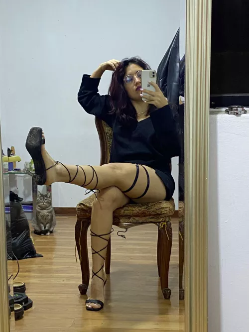 You are on your knees and I wanna kick you so hard