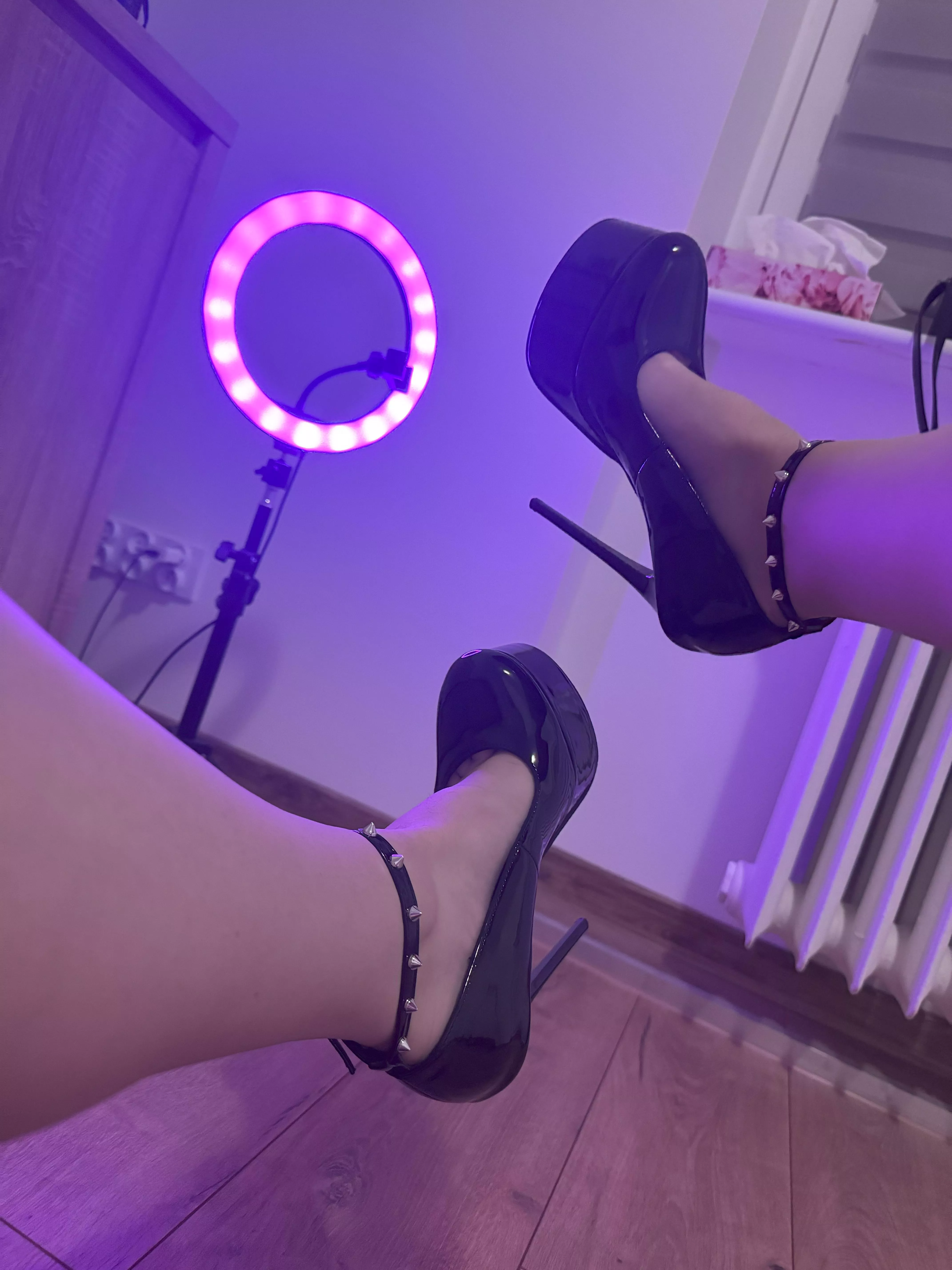 You can cum alll over my high heels