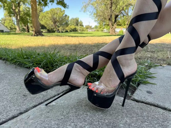 You should to see me in these gorgeous heels 😍