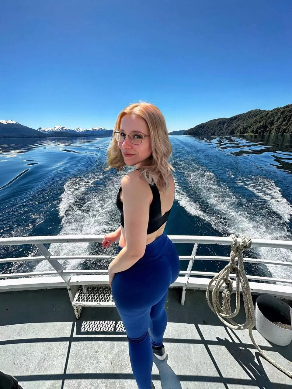 You think these tight blue pants help my curves pop?