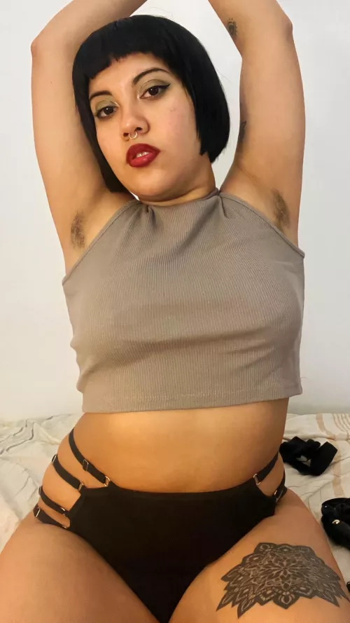 You will become so addicted to my armpits that you're gonna beg to see them everyday
