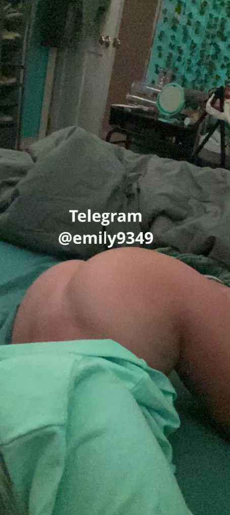 21[F4M] S'ending nudes with sexting dirty talk to e'veryone because i'm horny