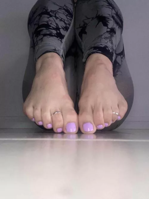 Any Aussie boys ready to submit at my feet  message me on kik - Cuteaussietoes 
