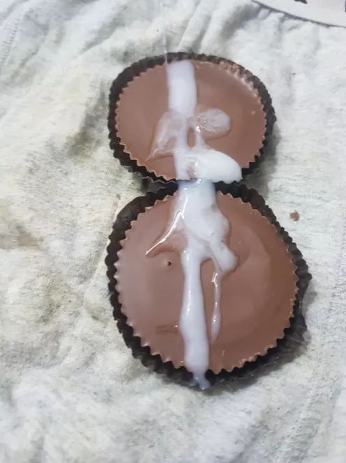 Cum on Reese's peanut butter cups 🍫