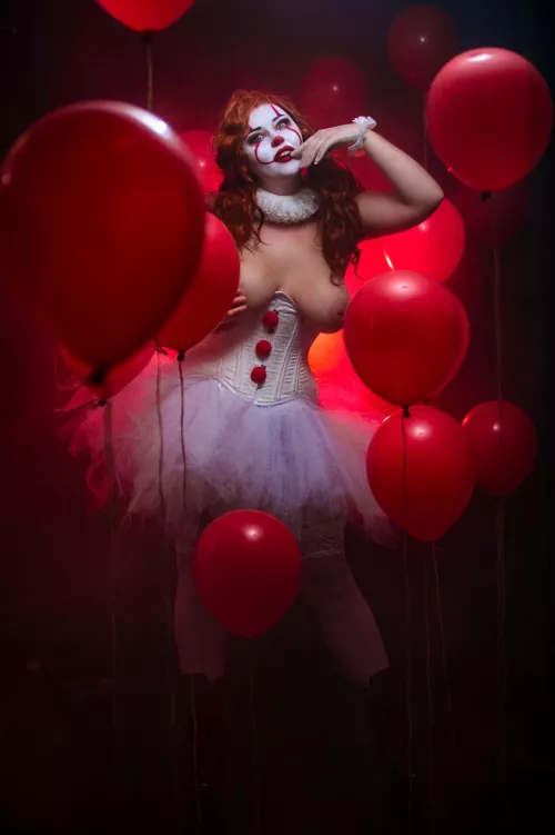 Happy Halloween from Pennywise! (by AdiaCosplay)
