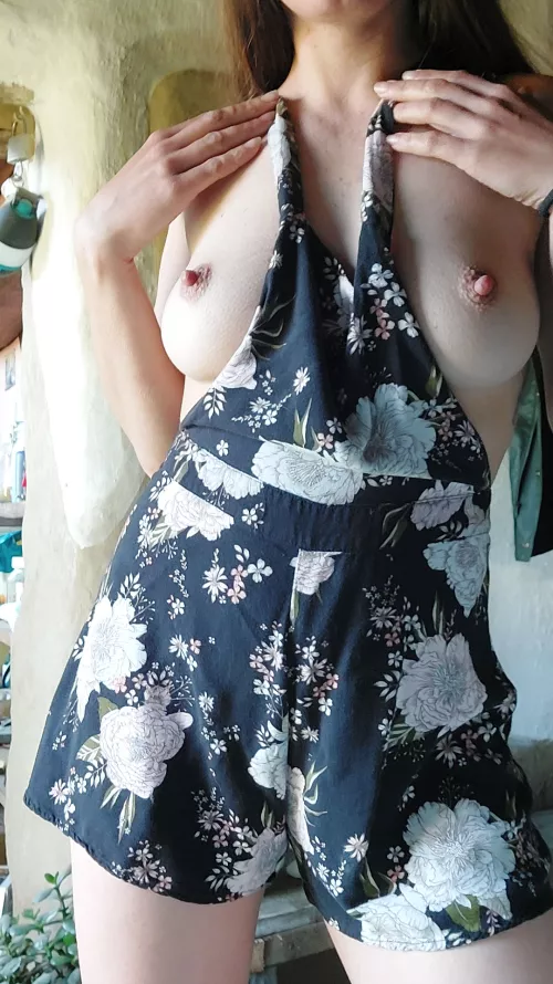 I find wearing only overalls very kinky