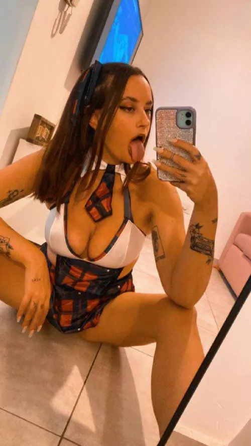 I have the sexiest costume tonight 