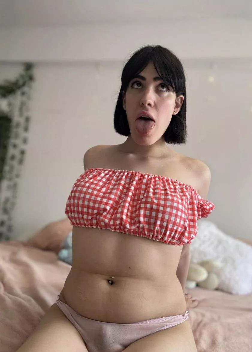 I know you like girls like me, that’s why the algorithm sent me to you. 😋