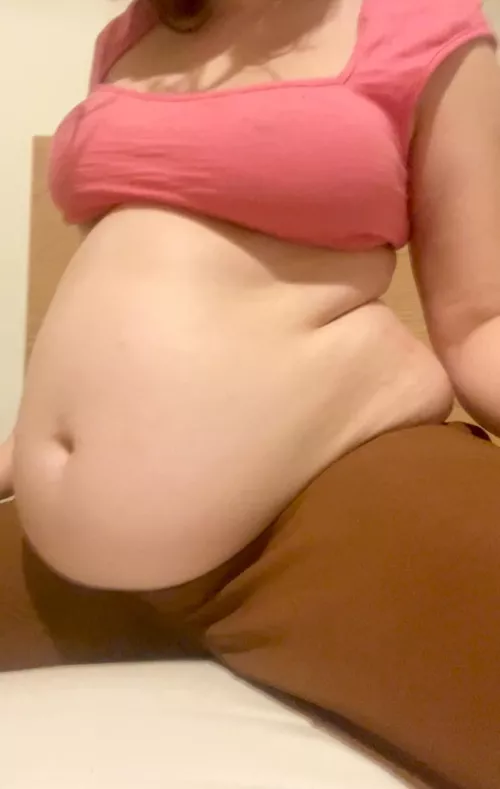 I think my shirt shrinked in the washing machine 😇🐽