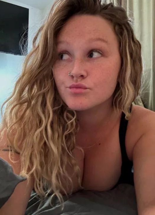 Its so hard finding a man as a young mom :(