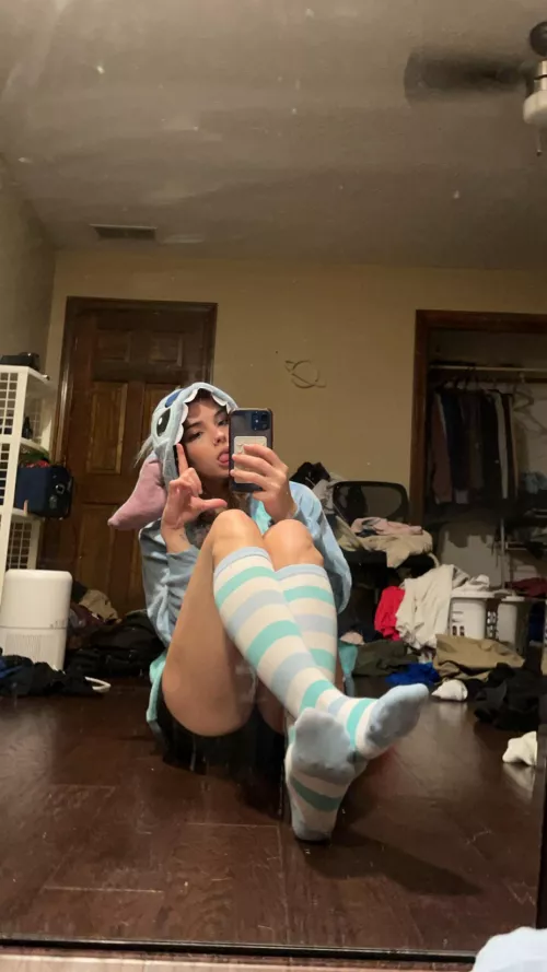 Let me hold your wallet for you 