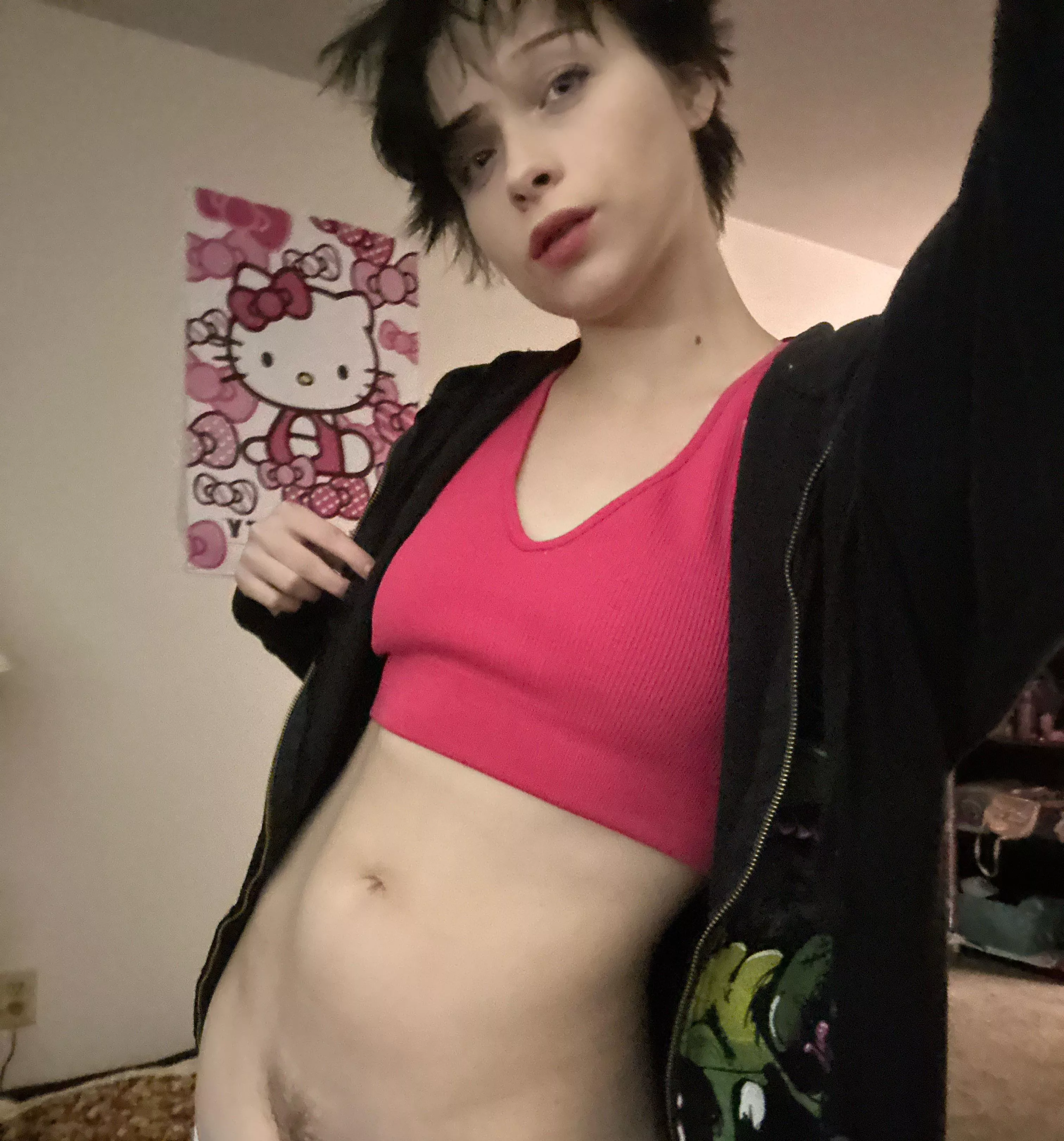 Lol im growing out my bush but i like to keep the lips clean;3