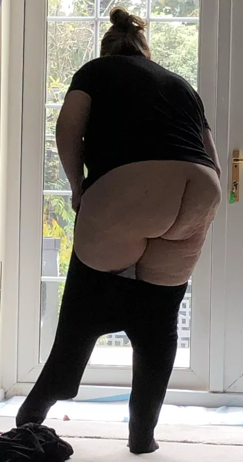 Love the dimples on her bum and thighs