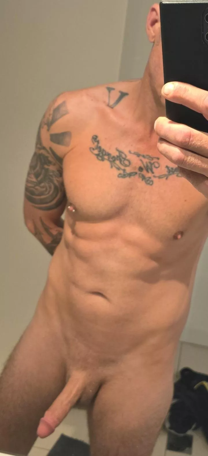 [M4f] Is it to late for a quick hand shandy. A role in the hay. A game of hide the sausage