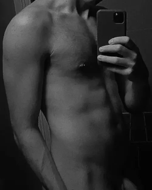 Moncton- looking for fit, curious/str8 dudes. I’m very discreet. Want the same. You lay back and enjoy yourself. No one knows. Message and we can chat details, generous. 