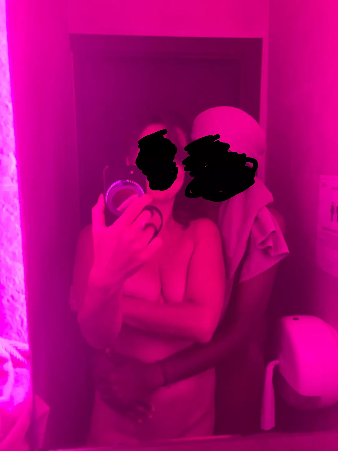 Quite love being invited naked inside the women's washroom 